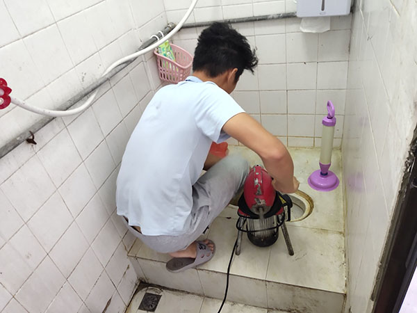 绥化肥皂掉到马桶里把马桶堵住了怎么办？马桶堵住了怎么办